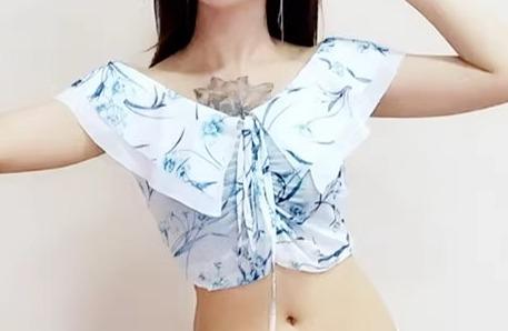 ベリーダンス レッスン着 レディース 女性 練習 ウェア パフォーマンス ステージ 衣装 メッシュ 花柄 プリント ロングスカート 上下セット 半袖 スリット フリル ビッグカラー へそ出し かわいい 青 ピンク