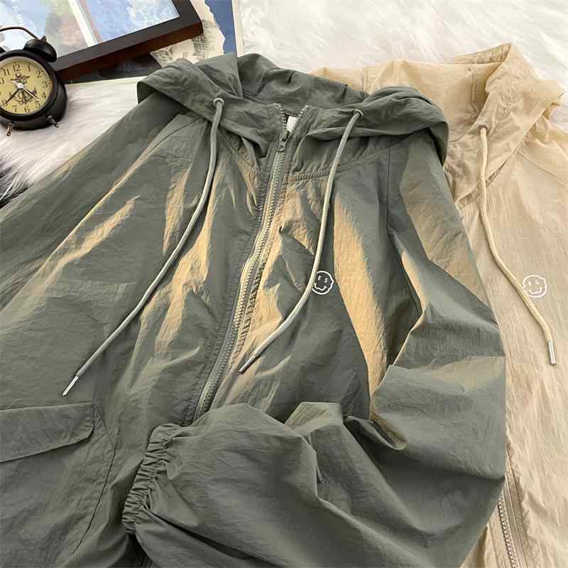 ジャケット メンズ 秋 長袖 男性用 アウトドア ひんやり 涼しい 快適 スポーツ フード付き 紐 ヒップホップ ゆったり 春 ストリート 日焼け防止 ウインドブレーカー アウター 大きいサイズ ジップアップ おしゃれ 無地 アイボリー グレー