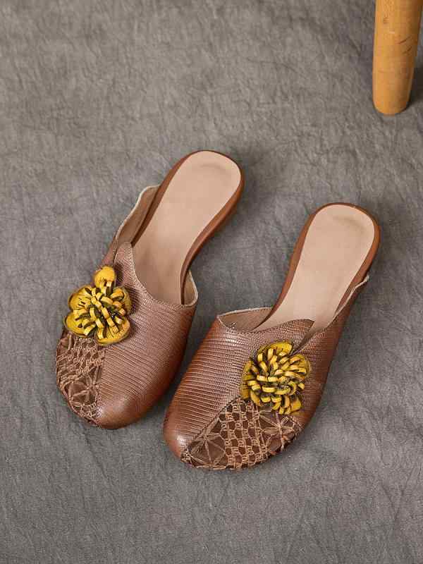 レディース サンダル 夏 女性 革 花 フラワー エスニック レトロ ローヒール フラット ぺたんこ 歩きやすい スリッパ つっかけ 茶色 30代 40代