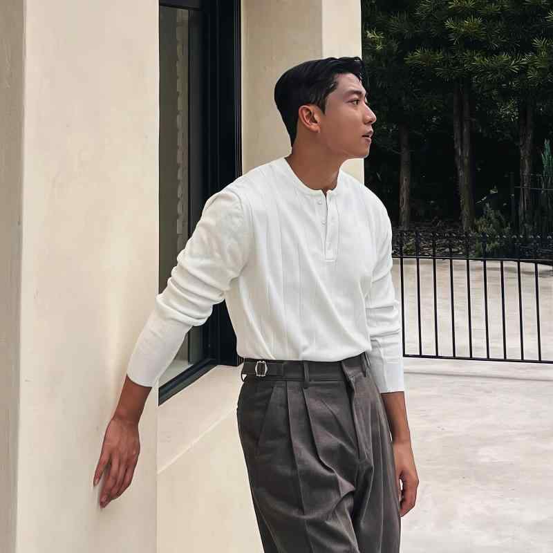 セーター メンズ 長袖 春 韓国 ストライ プ 薄手 シンプル カジュアル 大人 ボタン オフィス 普段使い ラウンドネック ゆったり 白 黒