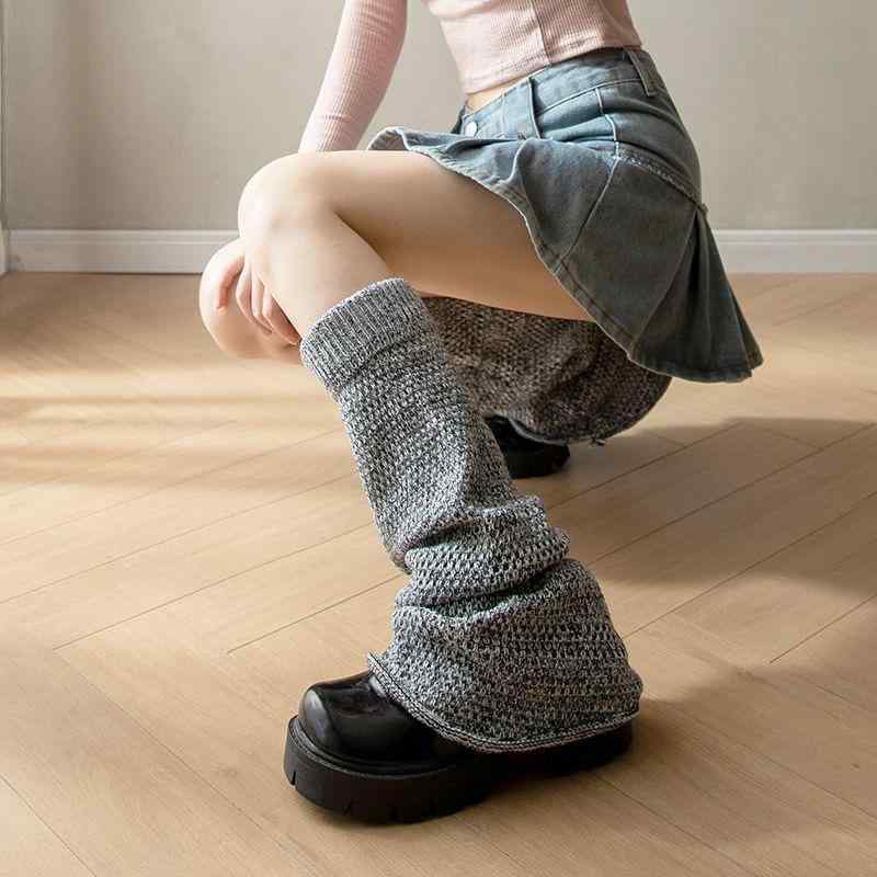 レディース レッグウォーマー 秋冬 厚手 ニット 防寒 保温 足元 冷え対策 ぽかぽか 暖かい ワンポイント アクセサリー ガーターベルト チェーン Y2K ブーツ スニーカー カジュアル おしゃれ 黒 白 グレー