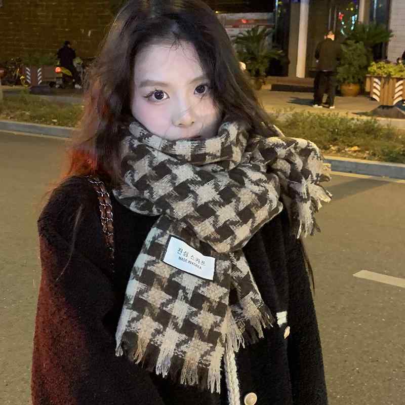 マフラー レディース かわいい 女性 婦人 ティーン 韓国 冬 暖かい 防寒 保温 ショール カジュアル 普段使い 通勤 通学 ギフト 赤 青 黒 千鳥格子 チェック 柄 フリンジ