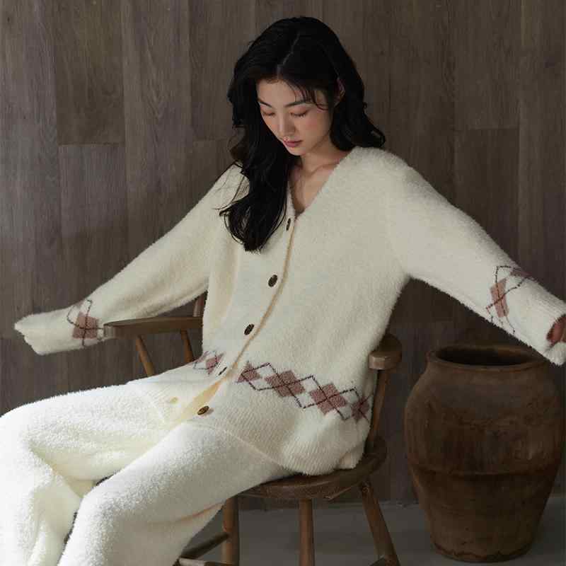 パジャマ レディース 冬 Vネック 柔らかい 厚手 暖かい 防寒 菱形 アーガイル柄 ルームウェア 上下セット ウエストゴム ボタン 長袖 起毛 大きいサイズ