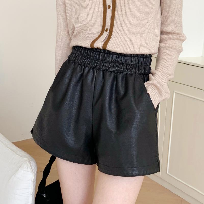 レディース レザー ショートパンツ PU 秋 ゆったり ワイド スリム 普段使い カジュアル 黒 茶色 赤 シンプル おしゃれ ポケット ウエストゴム 大きいサイズ