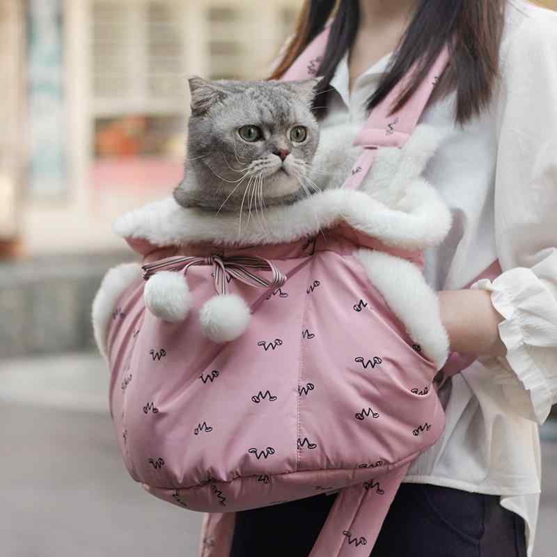 猫 移動 バッグ リュック 抱っこ紐 バッククロス 旅行 お出かけ 外出 ペット用品 暖かい 秋冬 もこもこ ふわふわ 洗濯可能 ポンポン リボン ポケット かわいい 無地 柄 グレー 青 ピンク