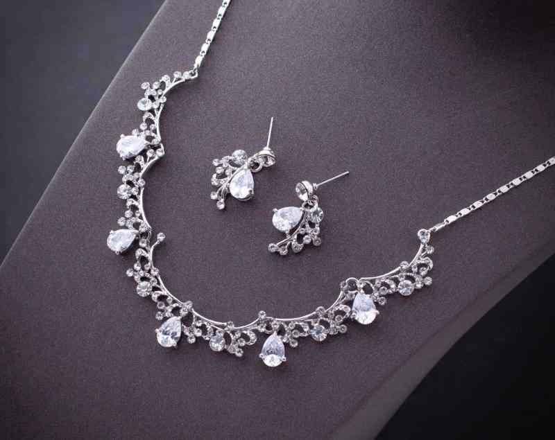 ウエディング アクセサリー キラキラ ジルコニア ラインストーン ネックレス ピアス 2点セット 新婦 パーティー ドレス 小物 上品 韓国 合金 おしゃれ