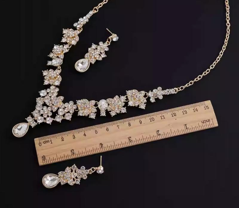 ウエディング アクセサリー 新婦 ドレス ネックレス ピアス ティアラ キラキラ カラー ストーン 合金 チェーン 披露宴 パーティー ゴールド シルバー 青