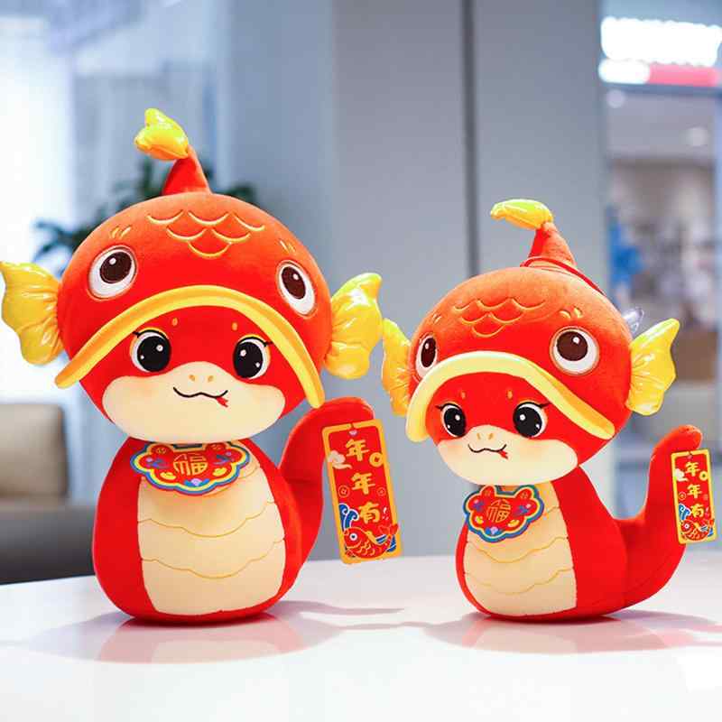 ヘビ ぬいぐるみ 干支 巳年 春節 お正月 吉祥 ふわふわ 人形 ディスプレイ インテリア 置物 プレゼント シンプル かわいい 赤 漢字