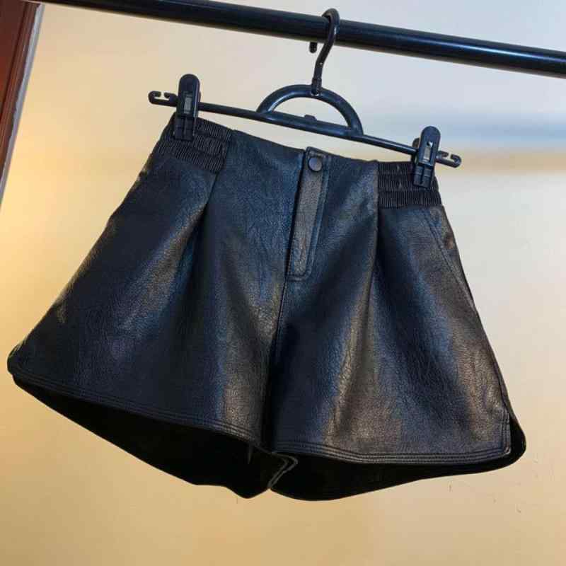 レディース ショートパンツ PUレザー ハイウエスト ファスナー ポケット 伸縮性 脚長効果 普段使い お出かけ 韓国 カジュアル 無地 黒 茶色