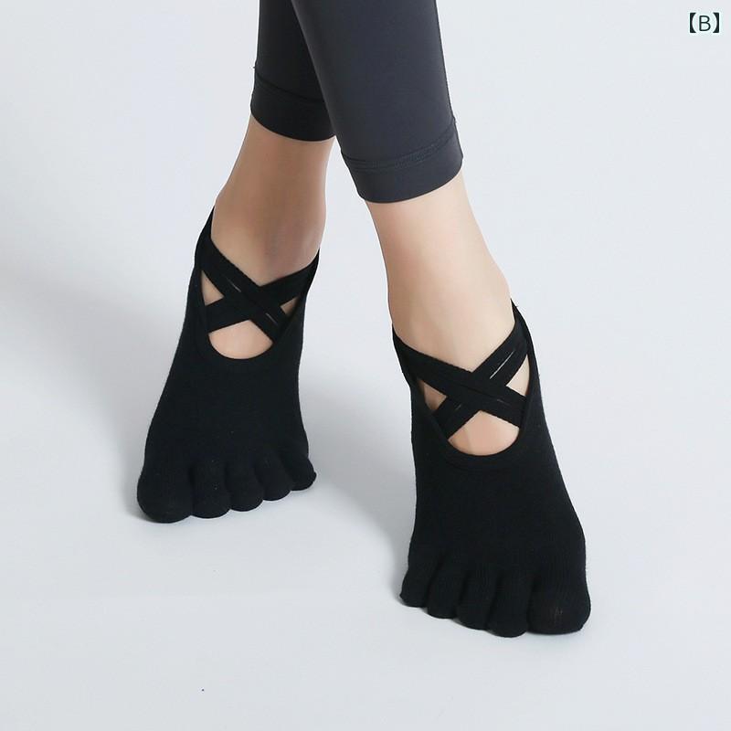 ヨガソックス 5本指 靴下 滑り止め ピラティス つま先あり 無し レディース くるぶし コットン シリコン 通気 吸汗 伸縮性 薄手 クロスバンド 脱げにくい おしゃれ トレーニング スポーツウェア ストレッチ フィットネス ジム 黒 グレー 紫