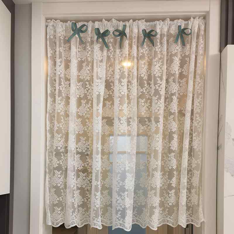 本棚 目隠し カーテン かわいい フレンチ 寝室 リビング 収納 キャビネット 日よけ 遮光 防塵 レース 白 刺繍 花 リボン 透け感 穴あけ不要