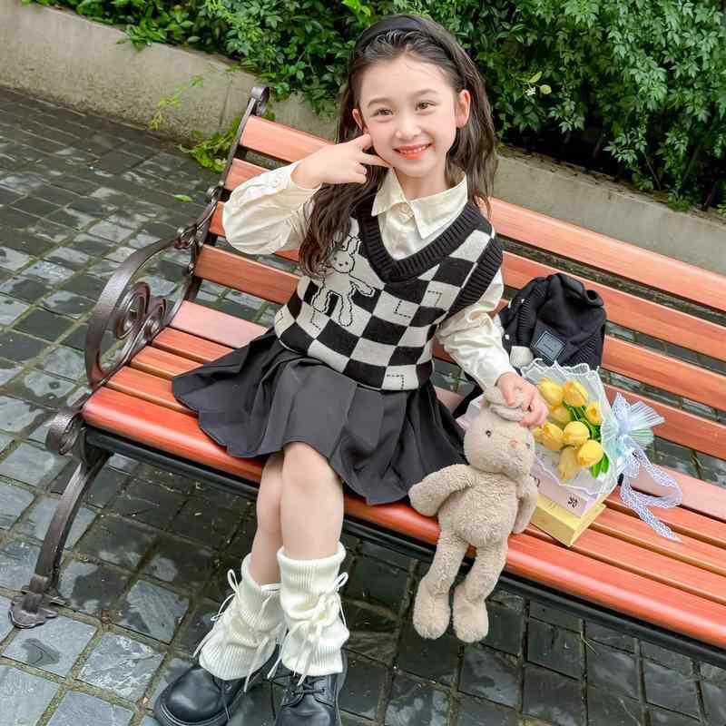 女の子 セットアップ 秋 チェック柄 セーター Vネック 黒 白 うさぎ プリーツスカート フォーマル 制服風 シック 通学 おしゃれ コスプレ