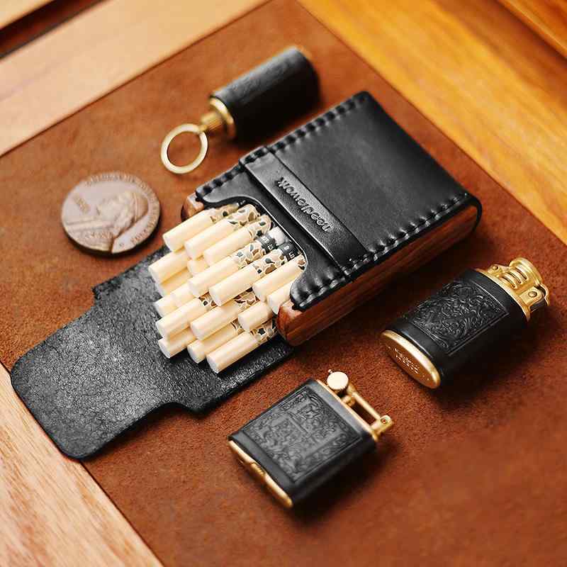 タバコケース メンズ レザー ボックス ポータブル 薄型 パック おしゃれ レトロ 木製 紳士 ギフト 黒 光沢 刻印 ボタン 差し込み コンパクト