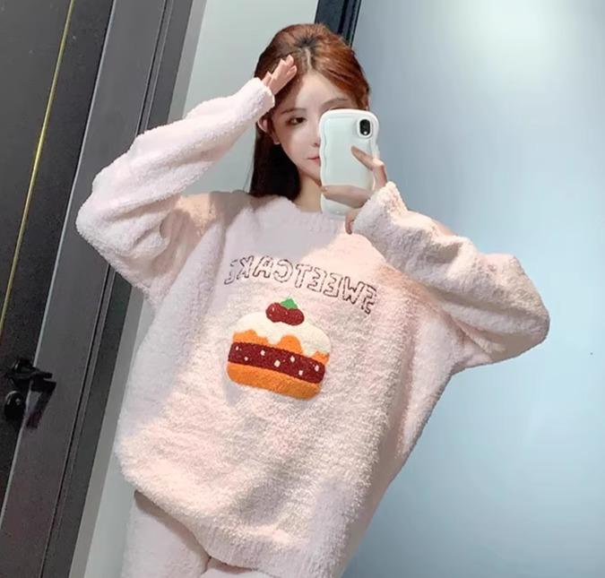 パジャマ レディース 冬 暖かい もこもこ 上下セット 厚手 柔らかい フリース ニット プルオーバー ルームウェア ウエストゴム 長ズボン フリーサイズ ケーキ柄 黄 ピンク