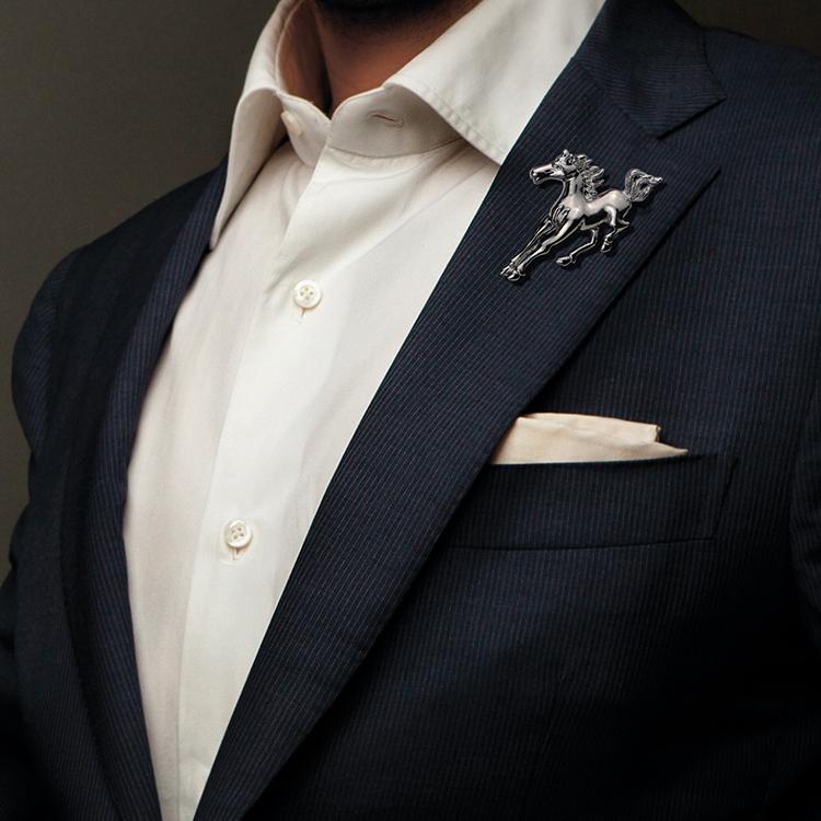 ブローチ メンズ 馬モチーフ ホース 個性的 ユニーク 動物シリーズ 合金製 電気メッキ加工 人工宝石 ジルコニア飾り 韓国風 おしゃれ スーツ フォーマル ビジネス ジャケットアクセサリー