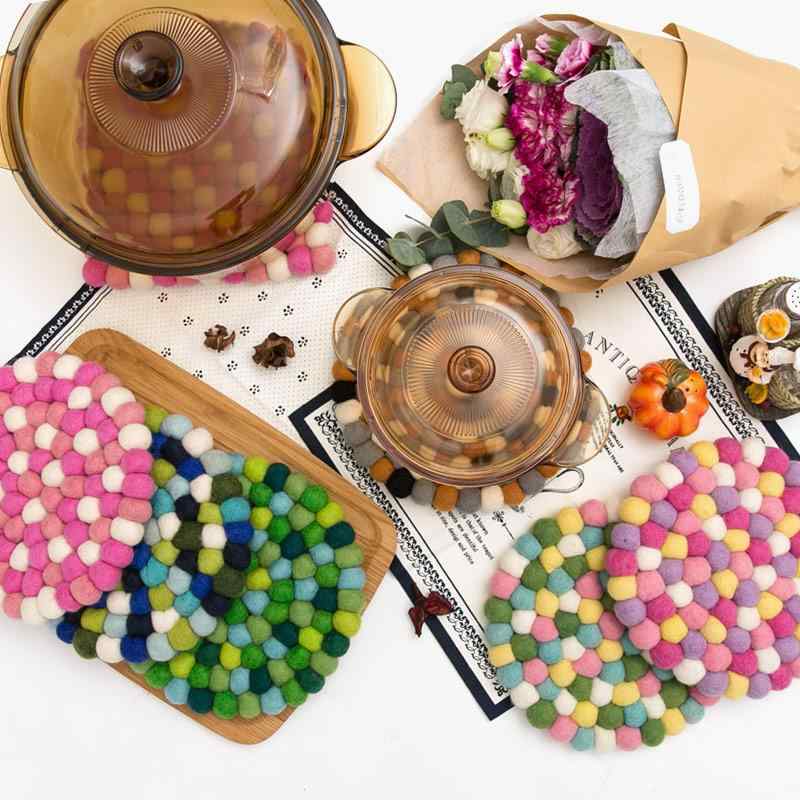 コースター 鍋敷き ネパール産 手作り ウールフェルト 円形 北欧風 シンプル フェルトボール ニードル..