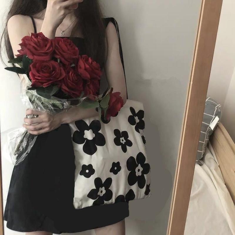 キャンバストートバッグ レディース 大容量 ショルダーバッグ 白黒 モノトーン 花柄 シック カジュアル..