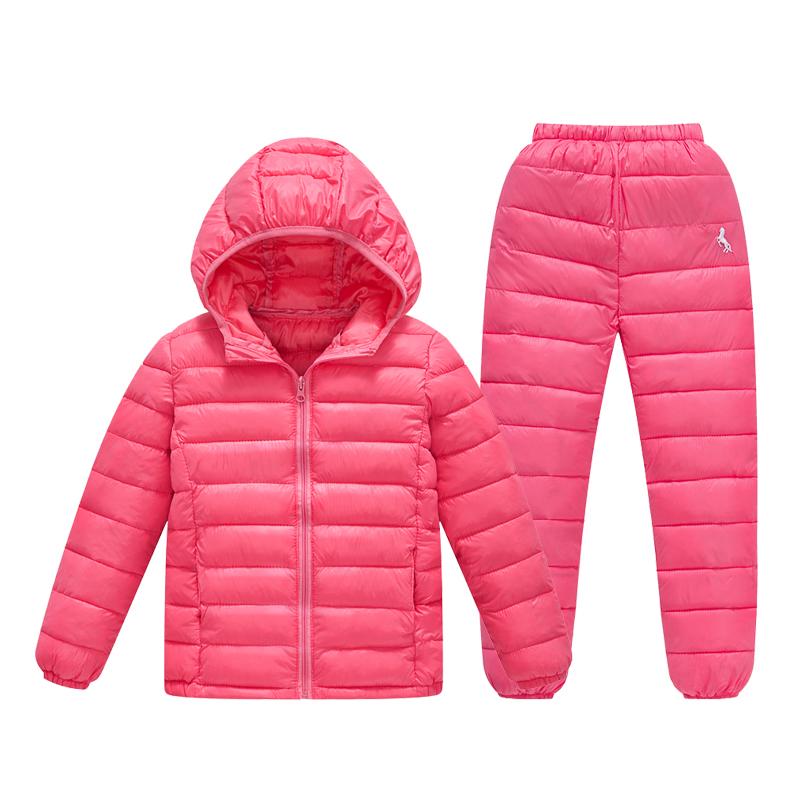 ・対象年齢: 生後6ヶ月〜14歳・性別: 男女兼用・生地: 綿・素材構成: ナイロン・裏地素材構成: ポリエステル・中綿: 綿96%以上・柄: 無地・ネックライン: クルーネック・開閉部: ファスナー・フード: 取り外し不可・厚さ: 標準・カラー展開: レッド.ダークブルー.ブラック.ピンク.ロイヤルブルー.スイカレッド・サイズ展開: 70-80cm.80-90cm.90-100cm.100-110cm.110-120cm.120-130cm.130-140cm.140-150cm