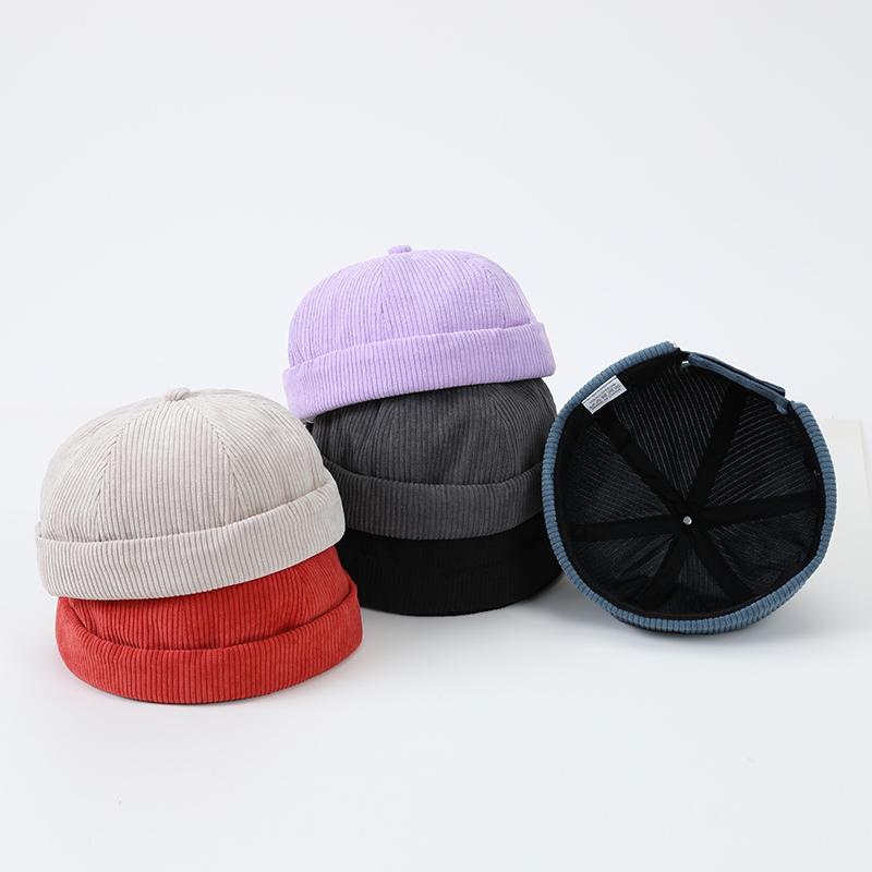 ・カテゴリ: ヒップホップキャップ・スタイル: カジュアル・主な素材: コーデュロイ・デザイン: 無地・帽子のトップ: ラウンド型・サイズ: 調節可能・対象: 女性・着用シーズン: 春.秋.冬・適用シーン: レジャー.旅行・カラー展開: ブラック.グレー.ブルー.パープル.オレンジレッド.ベージュ