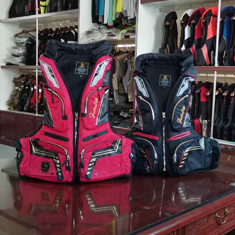 ・サイズ展開: L.XL・カラー展開: レッド.ブラック・アクティビティ: ビーチ.渓流.ラフティング.水上スキー.サーフィン