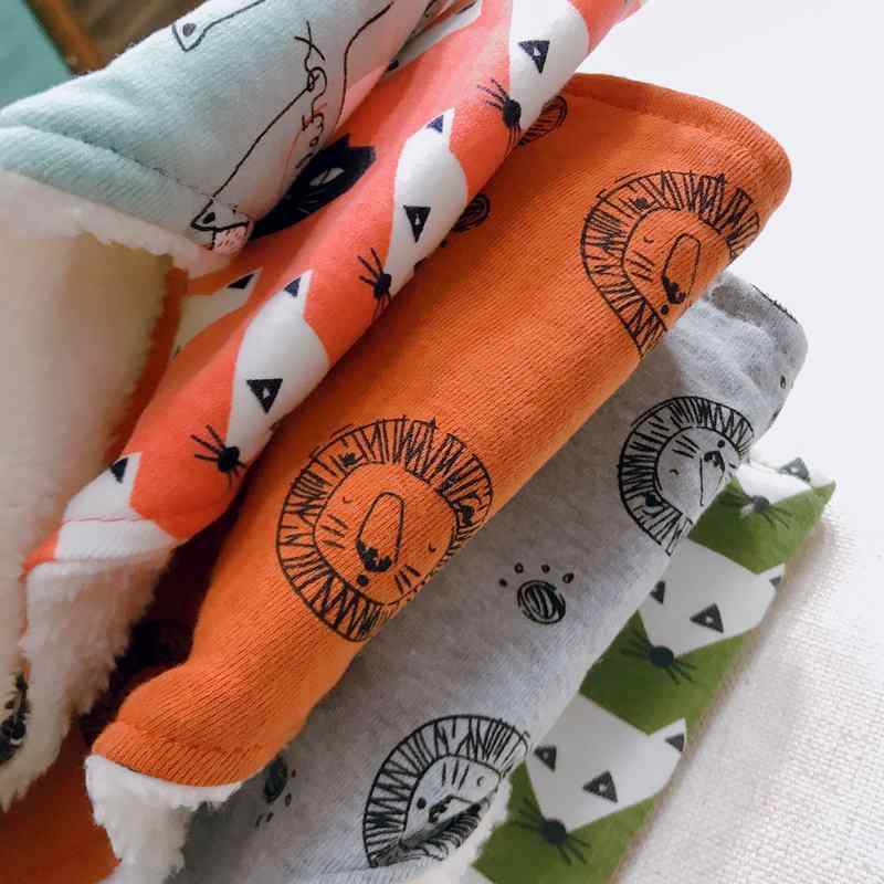 ・対象年齢: 3ヶ月〜3歳・カラー展開: オレンジ地フォックス.グリーン地フォックス.イエロー地フォックス.グレー地ライオン.オレンジ地ライオン.オフホワイト地ネコ.ピンク地ネコ.グリーン地イラスト.ピンク地イラスト.オフホワイト地イラスト・生地: 裏面起毛