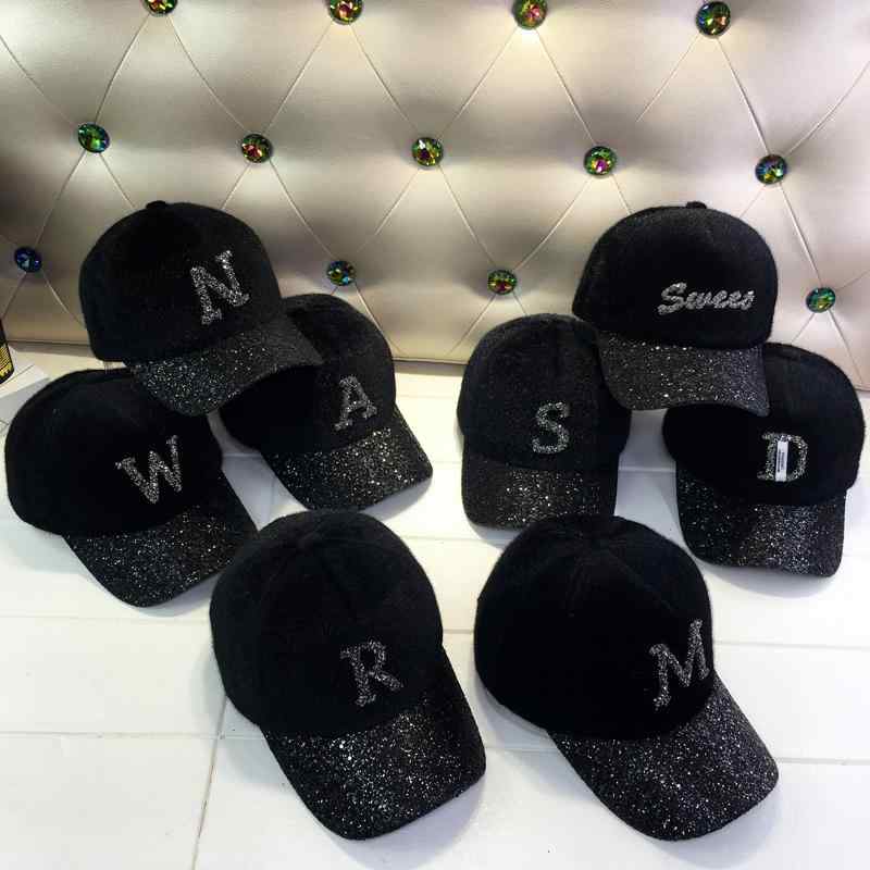 キャップ 男女兼用 秋冬 フェイクファー ファー風 ベースボールキャップ ラインストーン アルファベット スパンコール キラキラ カジュアル 日よけ キャップ 黒 グレー 白