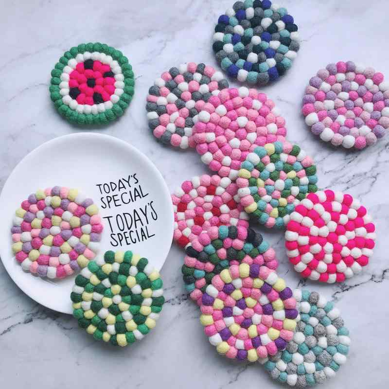 コースター ウールフェルト 円形 丸型 北欧風 東南アジアン ランチョンマット 鍋敷き 断熱マット テーブルマット 食卓用 ハンドメイド マカロンカラー カラフル かわいい おしゃれ 雑貨 10cm