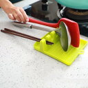 キッチン収納 多機能 卓上 調理器具スタンド 鍋蓋ラック 箸立て 飯杓ホルダー フライ返し お玉置き 穴あけ不要 水受け 水滴防止 衛生的 樹脂製 北欧風 抹茶グリーン アイボリーホワイト