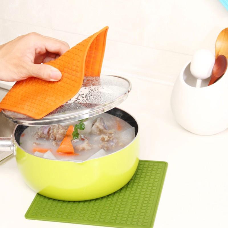 鍋敷き シリコン製 厚手 耐熱 断熱マット 大判 丸型 角型 無地 キッチン用品 食卓マット プレートマット 家庭用