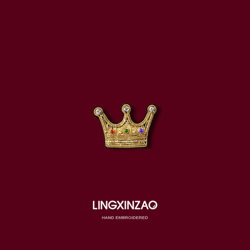 ブローチ レディース インド 手作り 刺繡 王冠 バッジ 合金製 ゴールド ラインストーン 服飾小物 アクセサリー 軽やか おしゃれ