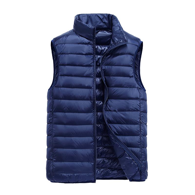 ・カテゴリ: ダウンベスト・スタイル: アーバン・素材: ナイロン・中綿: 80%〜89% ホワイト・厚さ: 薄手・フィット: 標準・ネックライン: スタンドカラー・フロント: ジッパー・柄: ストライプ・カラー展開: グレー.ブラック.ワインレッド.ダークネイビー.アーミーグリーン・サイズ展開: M.L.XL.3XL.XXL・対象: ・適用シーン: スポーツ・デザイン: ステッチ・加工: 加工・裾デザイン: ゴム仕様・ポケット: ジッパー付き