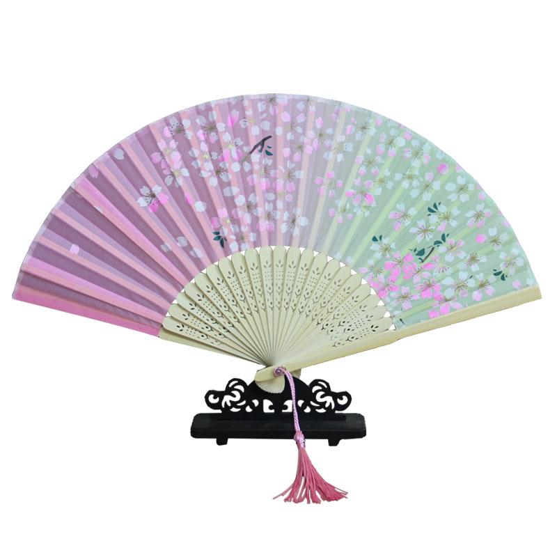 材質: 綾織 サイズ: 7インチ デザイン: 新 カラー: 透明.花柄.ホワイト.ブラック.一笑扇ミックス.ミルキーホワイト.ブルーバタフライ.パープル桜雨.ピンク桜雨.ピンク佳人.紫陽来.カラフル蝶桜.花枝.風花雪月.凌寒留香.春暖花開.蜻蜓リリィ.雪の舞.春梅.花一笑.百花咲き誇る.花語清香.蝶ピンク花.桜吹雪.如花玉のよう.冷ややかさ.淡雅.繁華錦.柳の舞.ゴールド.グレー.異形グレー.異形ゴールド.青花磁器.姹紫.丹青.グレー折り扇.ゴールド折り扇.ピンク 扇面形状: 扇形 扇面加工: プリント 扇骨本数: 22本 扇骨素材: 竹 タイプ: 日用扇 機能: ハンドメイド