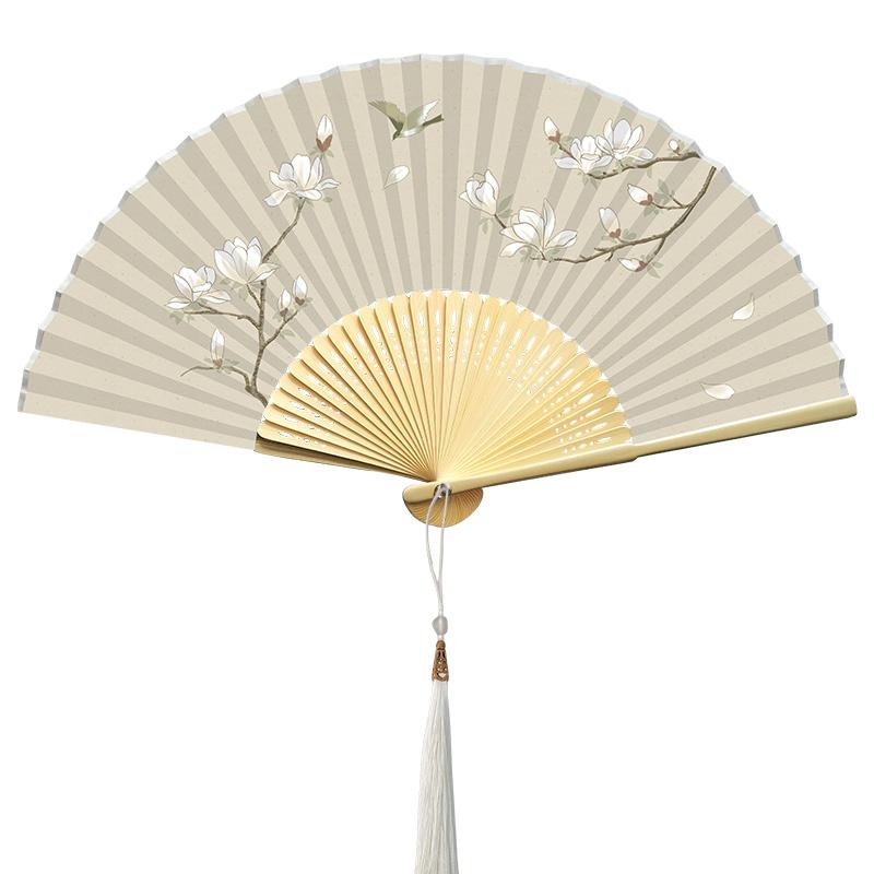 要素: クラシックスタイル 扇面素材: 扇面形状: 扇形 扇面加工: プリント 種類: 日用扇子 扇骨素材: 竹 製造方法: セミハンドメイド サイズ: 6 カラー: 素玉（タッセル・扇カバー付き）.素玉（タッセル付き）.桃花恋（タッセル・扇カバー付き）.桃花恋（タッセル付き）.春桜（タッセル・扇カバー付き）.春桜（タッセル付き）.清雅花蝶（タッセル・扇カバー付き）.清雅花蝶（タッセル付き）.玉雪蝶香（タッセル・扇カバー付き）.玉雪蝶香（タッセル付き）.蝶韵（タッセル・扇カバー付き）.蝶韵（タッセル付き）.荷花拾光（タッセル・扇カバー付き）.荷花拾光（タッセル付き）.栖然（タッセル・扇カバー付き）.栖然（タッセル付き）.傾城（タッセル・扇カバー付き）.傾城（タッセル付き）.蝶夢（タッセル・扇カバー付き）.蝶夢（タッセル付き）.花間（タッセル・扇カバー付き）.花間（タッセル付き）