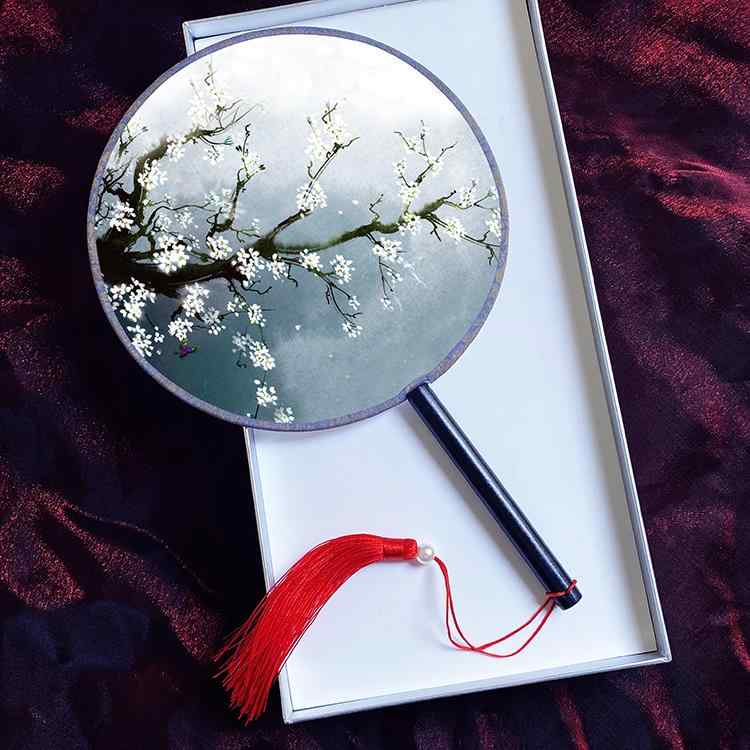 サイズ: 21cm デザイン: シンプル カラー: オレンジレッド.ワインレッド.オレンジ.スカイブルー.グリーン.ブルー.アプリコット.ウォーターメロンレッド.ネイビー.ピンク.ダークブルー.蛍光グリーン.ピーコックブルー.ダークグレー.ライトグリーン.QS-21cmダブルフェイス9号.QS-21cmダブルフェイス10号.QS-21cmダブルフェイス6号.QS-21cmダブルフェイス7号.QS-21cmダブルフェイス41号.QS-21cmダブルフェイス42号.QS-21cmダブルフェイス2号.QS-21cmダブルフェイス3号.QS-21cmダブルフェイス4号.QS-21cmダブルフェイス8号.QS-21cmダブルフェイス11号.QS-21cmダブルフェイス12号.QS-21cmダブルフェイス13号.QS-21cmダブルフェイス14号.QS-21cmダブルフェイス15号.QS-21cmダブルフェイス16号.QS-21cmダブルフェイス17号.QS-21cmダブルフェイス18号.QS-21cmダブルフェイス19号.QS-21cmダブルフェイス20号.QS-21cmダブルフェイス21号.QS-21cmダブルフェイス22号.QS-21cmダブルフェイス23号.QS-21cmダブルフェイス24号.QS-21cmダブルフェイス1号 素材（扇面）: 綾 形状: 円形 加工: プリント 素材（扇骨）: 木 タイプ: ダンス扇子 重量: 約 約 約50g 製法: 手作り