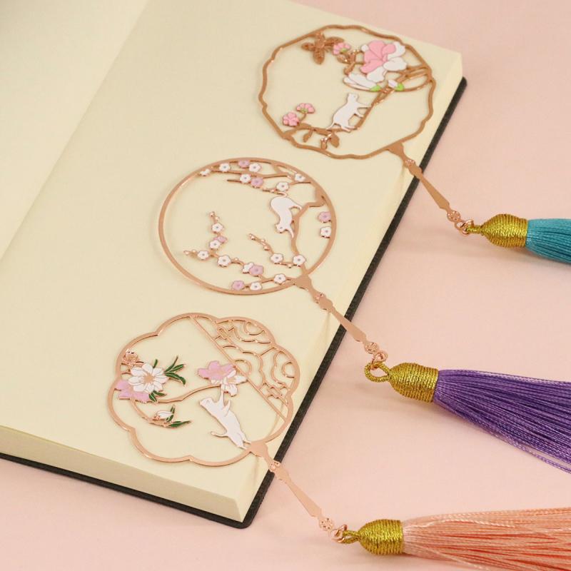 しおり ブックマーカー 金属製 真鍮製 猫柄 花柄 扇形 透け 中国風 クラシック 上品 精巧 おしゃれ 文房具 読書用 ギフト 贈り物 プレゼント 大人 かわ...