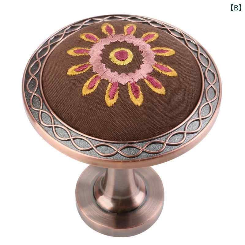 カーテンアクセサリー ヨーロピアン フレンチスタイル エレガント クラシック アンティーク調 刺繍 布製 ウォールフック 金属製 実用 装飾 インテリア ペア