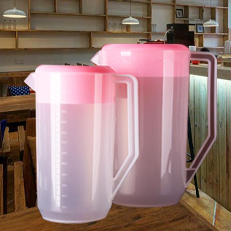ウォーターピッチャー 冷水筒 大容量 目盛り ジュース 豆乳 ポット 蓋 家庭用 プラスチック 耐熱 冷蔵..