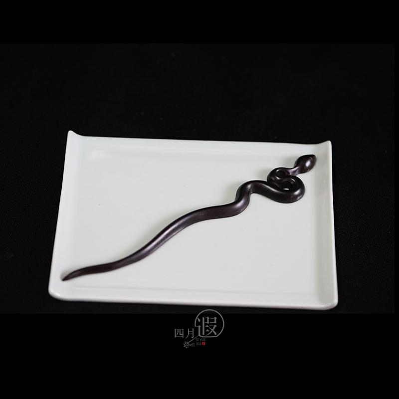 かんざし 一本 まとめ髪 アップスタイル 蛇 干支 巳 黒檀 芸術的 レトロ チャイナ風 漢服 コスプレ ダーク ギフト ヘアアクセサリー 赤 リアル