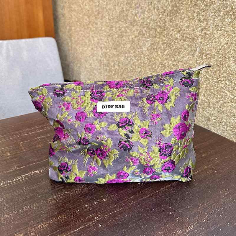楽天フロントップ楽天市場店化粧 ポーチ 布製 キャンバス 大容量 持ち運び便利 旅行 スキンケア用品 メイク道具 収納 小物入れ おしゃれ 上品 紫 花柄 母の日 ギフト 小さめ ファスナー開閉
