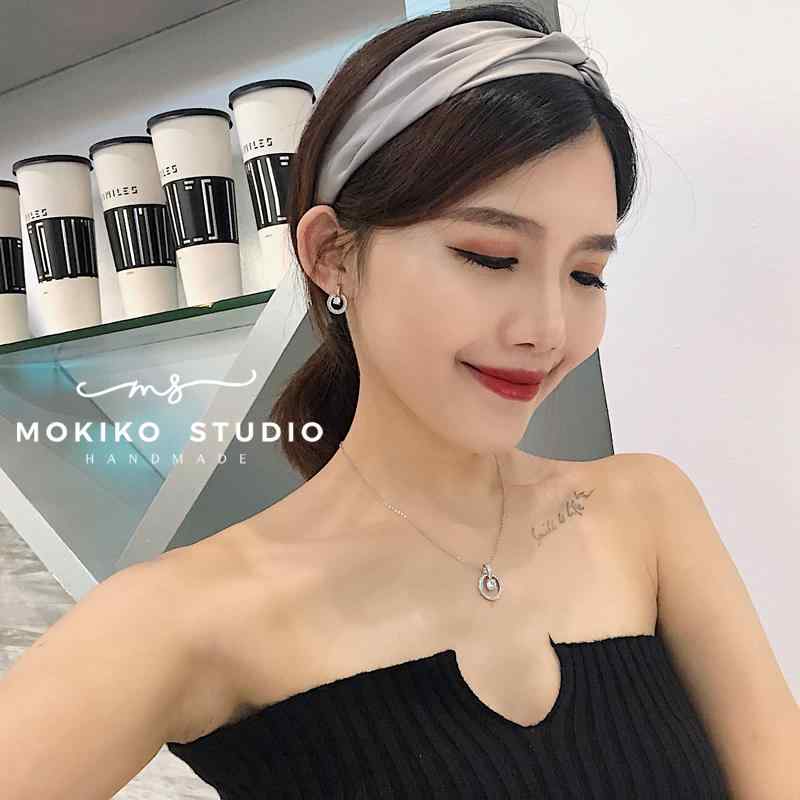 ヘアバンド レディース 韓国 レトロ 無地 サテン調 ワイド クロス 滑らかな肌触り 伸縮性 シンプル ゴ..