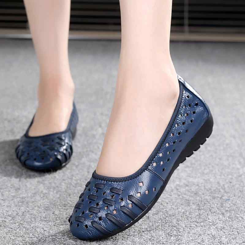 サンダル レディース シニア 女性用 革 レザー 快適 柔らかソール クッション性 フラット ローヒール 通気性 パンチング 穴あき つま先カバー 普段使い 春夏