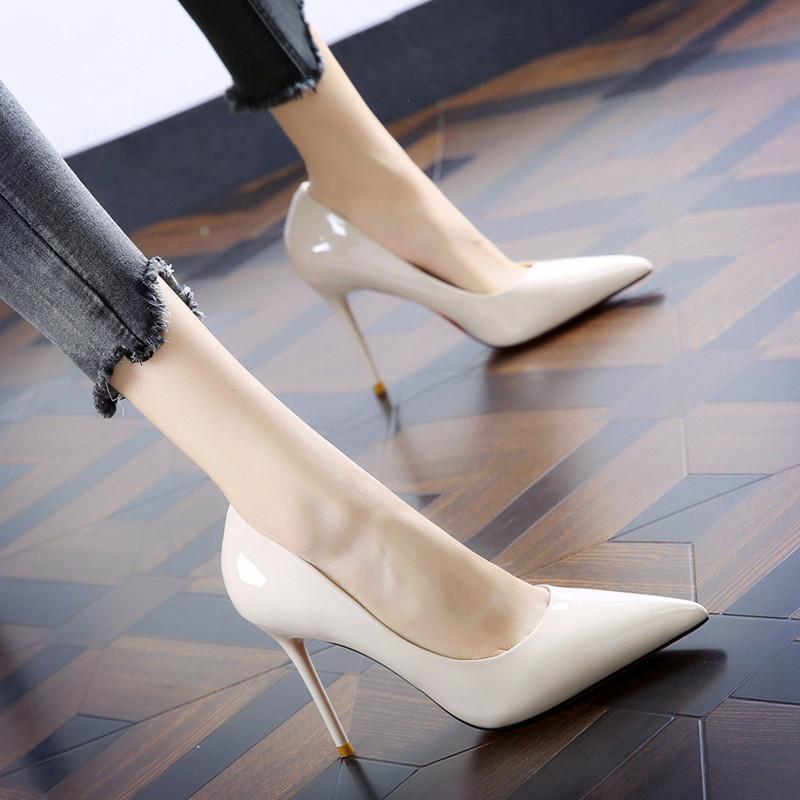 パンプス レディース 秋物 エレガント ポインテッドトゥ エナメル ピンヒール ハイヒール 8cmヒール 浅履き オフィス 通勤 PUレザー ゴム底 無地 アイボリー ブラック スタイリッシュ