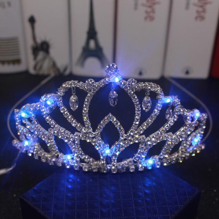 ティアラ 大人 子供 光る LED 王冠 クラウン カチューシャ ヘアバンド ヘッドドレス 合金製 誕生日 イ..