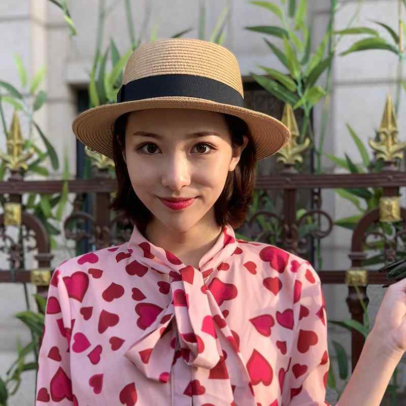 ・カテゴリ: 麦わら帽子・スタイル: エレガント・主な素材: 編み・サイズ: 調節可能（54-58cm）・対象: 男女兼用・スタイル: 無地・カラー展開: ブラック.カーキ.ベージュ.オフホワイト.レオパード柄・帽子の形: 平らなトップ・つばのスタイル: つば広