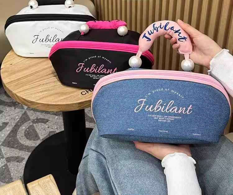 メイクポーチ 大容量 収納 レディース 布 デニム ファスナー 仕切り 手提げ 大開口 化粧品 バッグ ポータブル 旅行 出張 かわいい カジュアル 青 白 黒