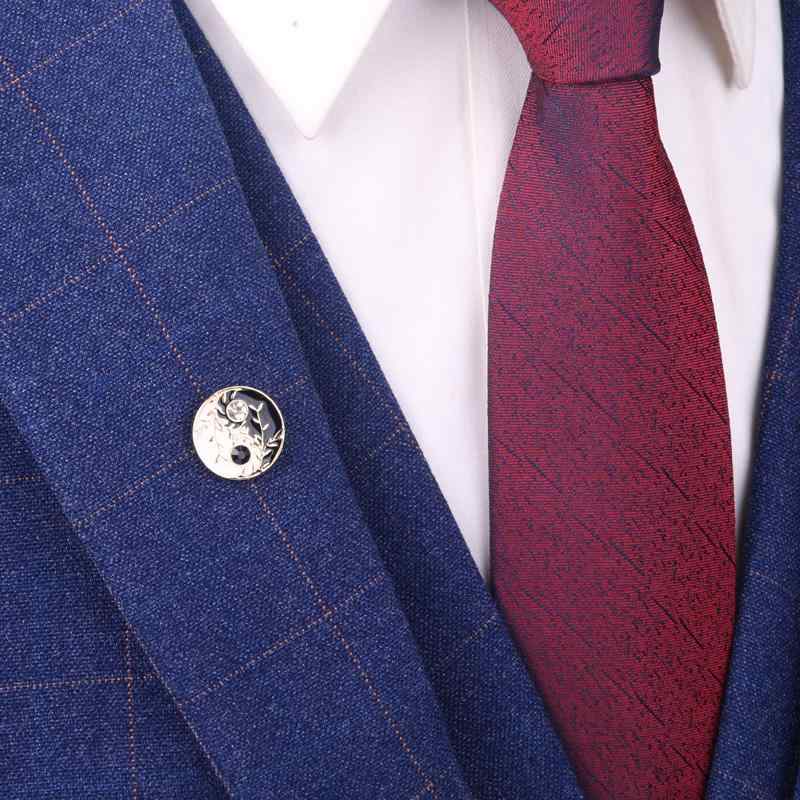 ラペルピン メンズ アクセサリー 襟 胸元 ブローチ フォーマル ビジネス スーツ シャツ コート 金メッキ 風水 太極 小さい ラウンド おしゃれ