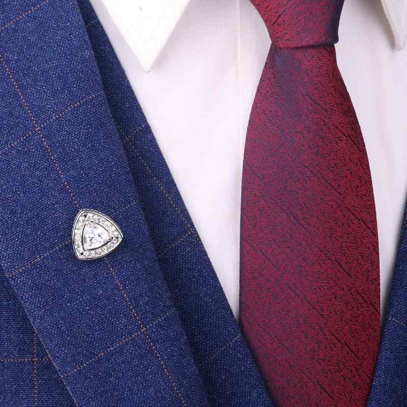 ラペルピン メンズ スーツ シャツ アクセサリー 襟 胸元 小さい 三角 キラキラ クリア ストーン ビジネス フォーマル 上品 おしゃれ ギフト