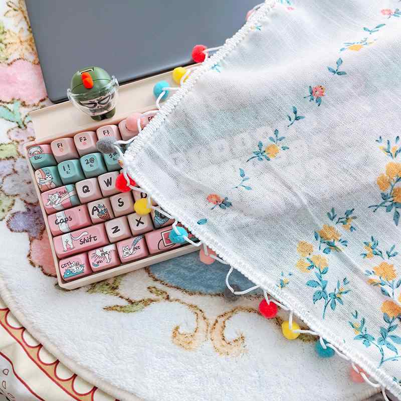 樂天商城 - テーブルクロス おしゃれ 花柄 ポンポン カラフル 四角形 ダストカバー 布 柔らかい 通気性 防塵 傷防止 パソコンカバー リビング 寝室 レトロ インテリア 新生活