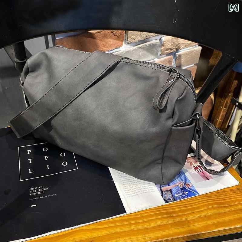 ショルダーバッグ メンズ PUレザー 斜め掛け メッセンジャーバッグ カバン 大容量 シンプル カジュアル スタイリッシュ グレー 無地