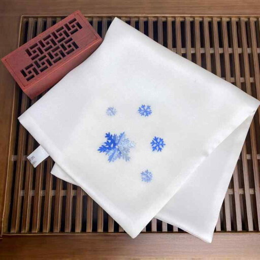 ハンカチ レディース ギフト 母の日 チャイナ風 二重 雪 結晶 刺繍 汗拭き クリスマス 漢服 かわいい シンプル 柔らかい スクエア 普段使い 旅行 ハンカチ レディース ギフト 母の日 チャイナ風 二重 雪 結晶 刺繍 汗拭き クリスマス 漢服 かわいい シンプル 柔らかい スクエア 普段使い 旅行